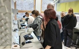 Wizyta naszych licealist&oacute;w na Wydziale Biologii UwB 5