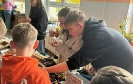 JESIENNY KIERMASZ CIAST ZORGANIZOWANY PRZEZ SAMORZĄD UCZNIOWSKI 2