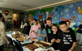 JESIENNY KIERMASZ CIAST ZORGANIZOWANY PRZEZ SAMORZĄD UCZNIOWSKI 5