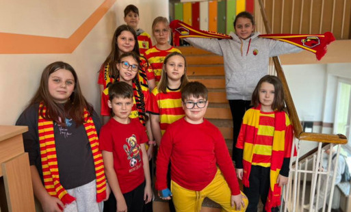 Zdjęcie do Dziś w naszej szkole zrobiło się ż&oacute;łto-czerwono! &nbsp;&nbsp;